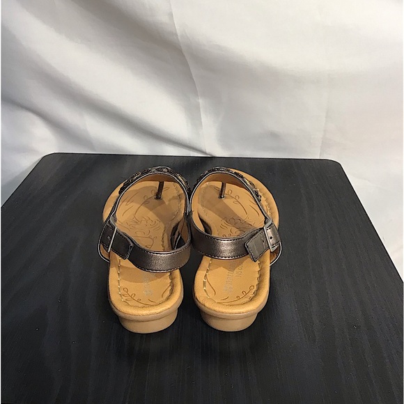 Naturalized Thong Sandal Size 7 New - Picture 2 of 6